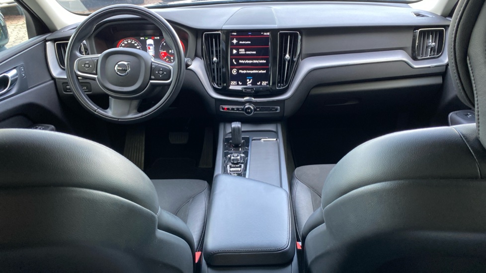 Volvo XC60 MOMENTUM PRO, B4 AWD, 145+10 kW / 197+14 HP