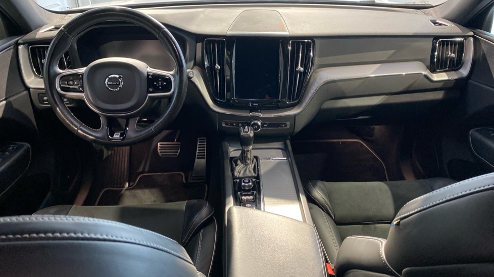 Volvo XC60 R-DESIGN, D4 AWD Drive-E, 140 kW / 190 HP
