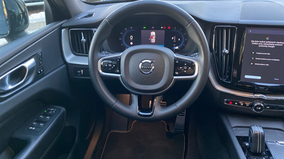 Volvo XC60 R-DESIGN, B5 AWD, 173+10 kW / 235+14 HP
