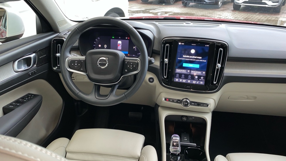 Volvo XC40 PLUS BRIGHT, B4 FWD, 145+10 kW / 197+14 HP