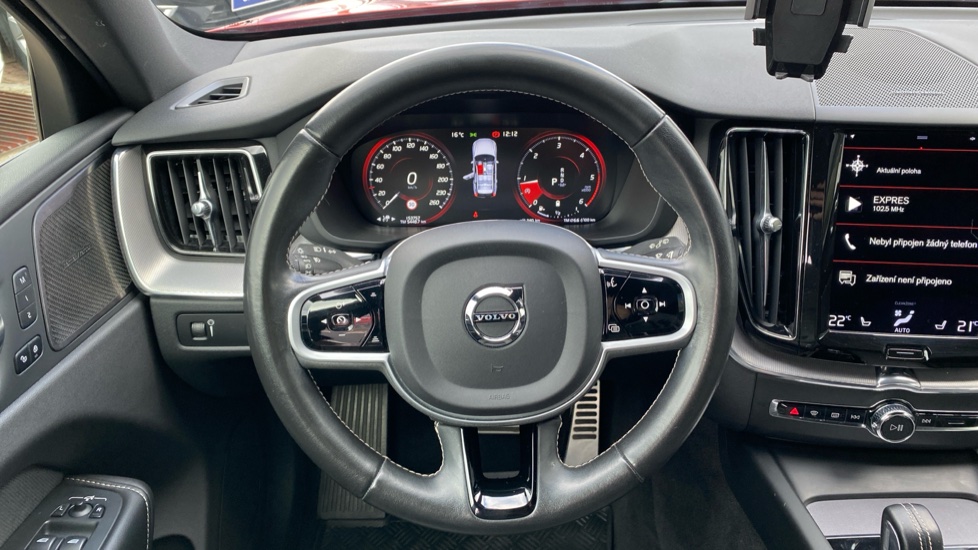 Volvo XC60 R-DESIGN, B4 AWD, 145+10 kW / 197+14 HP