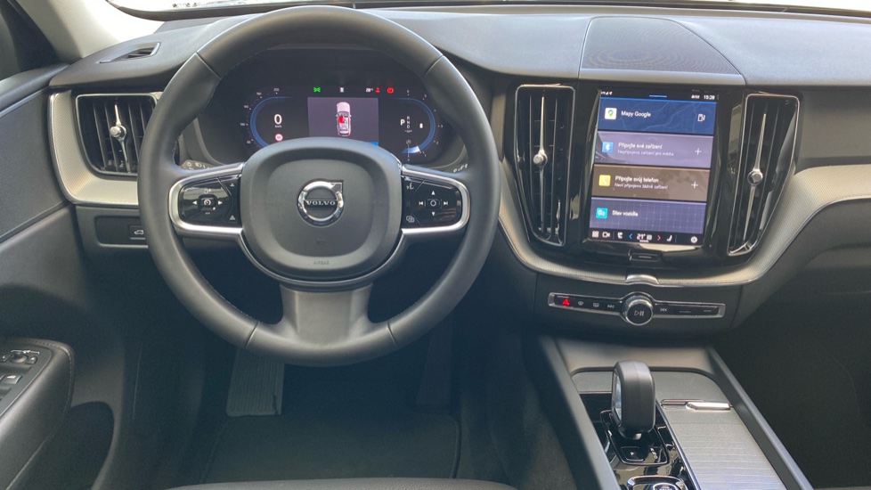 Volvo XC60 PLUS DARK, B4 AWD, 145+10 kW / 197+14 HP
