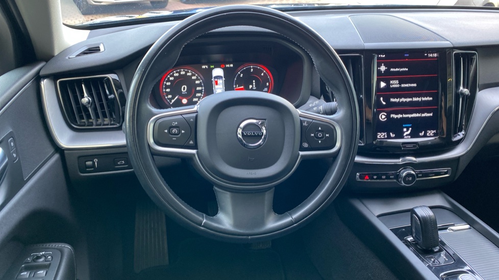 Volvo XC60 MOMENTUM PRO, B4 AWD, 145+10 kW / 197+14 HP