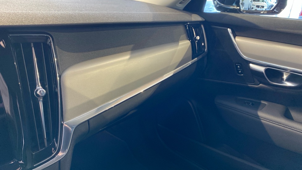 Volvo V90 MOMENTUM PRO, B4 FWD, 145+10 kW / 197+14 HP