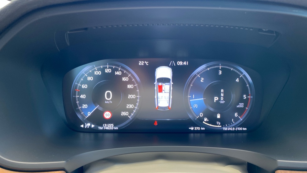 Volvo V90 MOMENTUM PRO, B4 AWD, 145+10 kW / 197+14 HP