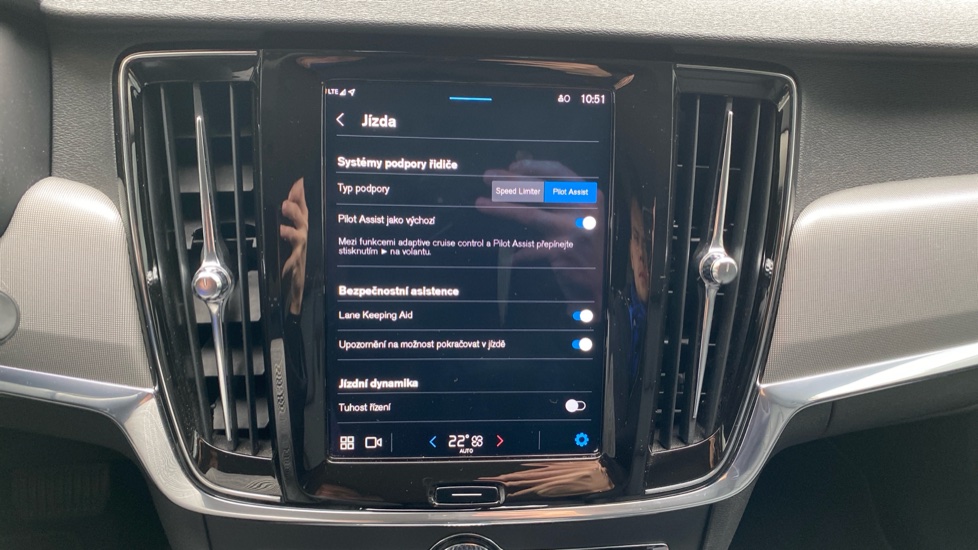 Volvo V90 MOMENTUM PRO, B4 FWD, 145+10 kW / 197+14 HP