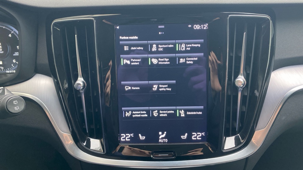 Volvo V60 Cross Country Pro, B4 AWD, 145+10 kW / 197+14 HP
