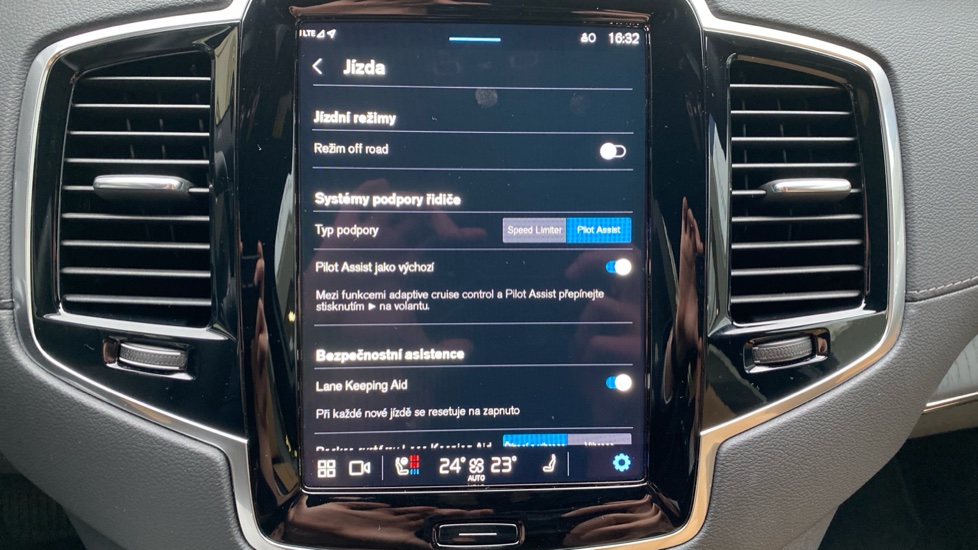 Volvo XC90 PLUS BRIGHT, B5 AWD, 173+10 kW / 235+14 HP