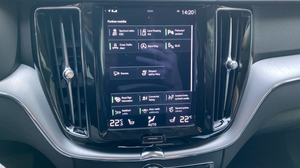 Volvo XC60 MOMENTUM PRO, B4 AWD, 145+10 kW / 197+14 HP