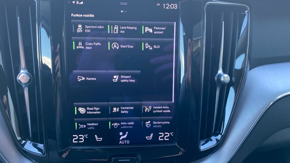 Volvo XC60 MOMENTUM PRO, B4 AWD, 145+10 kW / 197+14 HP