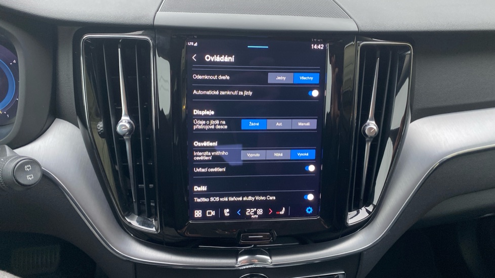 Volvo XC60 MOMENTUM PRO, B4 AWD, 145+10 kW / 197+14 HP