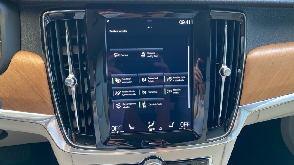 Volvo V90 MOMENTUM PRO, B4 AWD, 145+10 kW / 197+14 HP