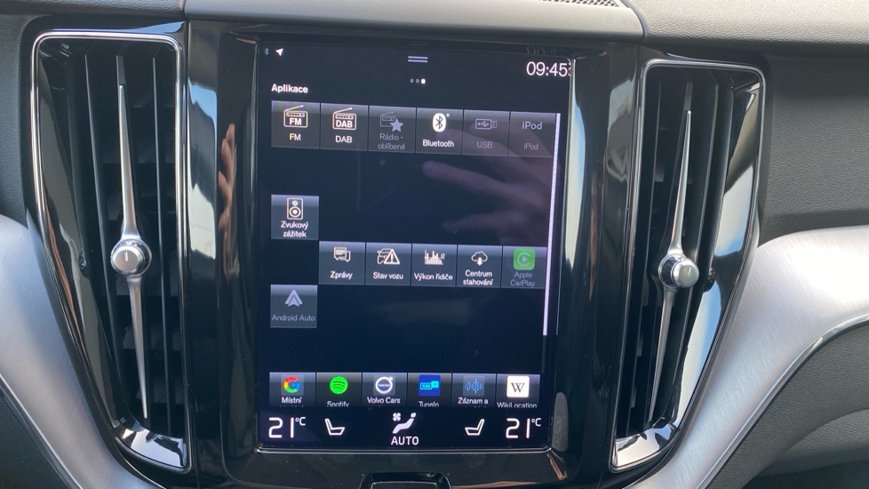 Volvo XC60 MOMENTUM PRO, B4 AWD, 145+10 kW / 197+14 HP