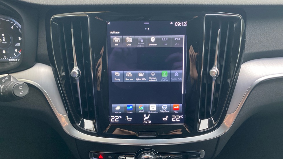 Volvo V60 Cross Country Pro, B4 AWD, 145+10 kW / 197+14 HP