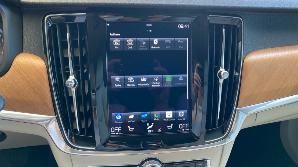 Volvo V90 MOMENTUM PRO, B4 AWD, 145+10 kW / 197+14 HP
