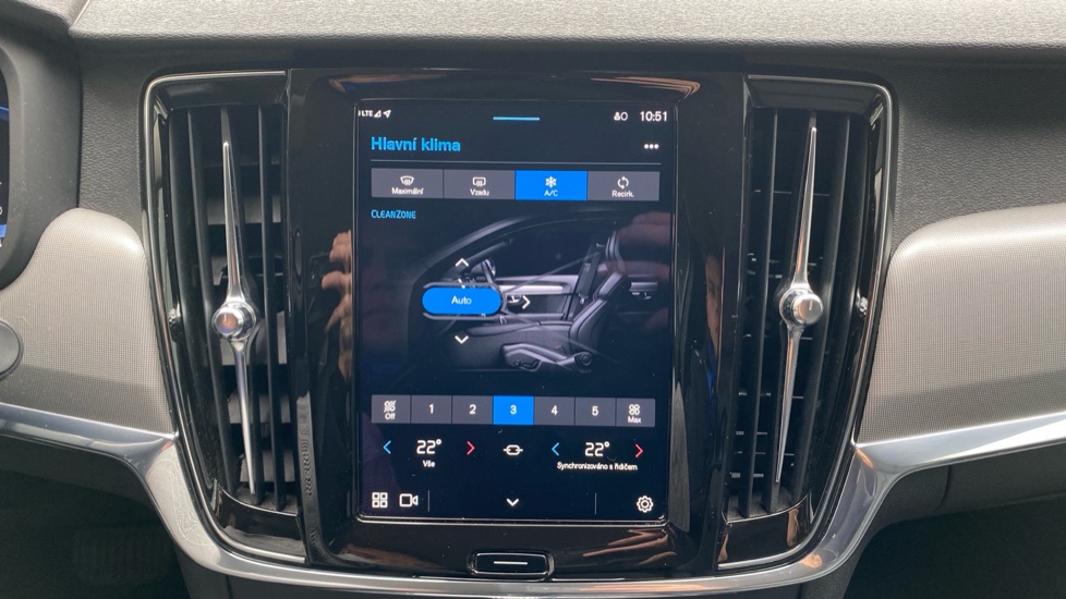 Volvo V90 MOMENTUM PRO, B4 FWD, 145+10 kW / 197+14 HP