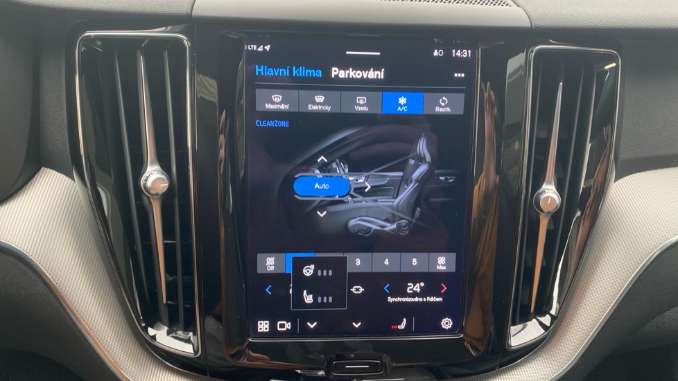 Volvo XC60 PLUS BRIGHT, B4 AWD, 145+10 kW / 197+14 HP