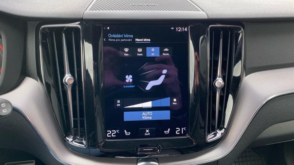 Volvo XC60 R-DESIGN, B4 AWD, 145+10 kW / 197+14 HP