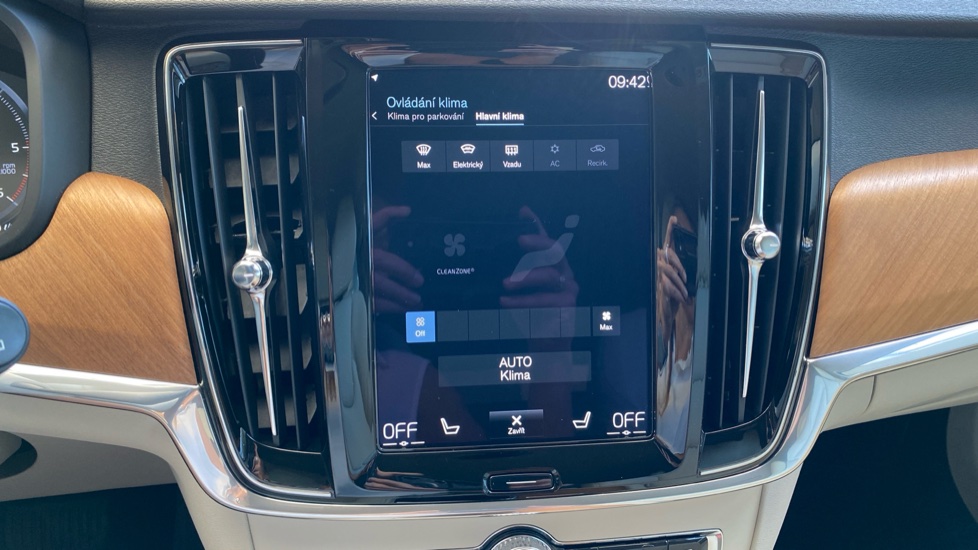 Volvo V90 MOMENTUM PRO, B4 AWD, 145+10 kW / 197+14 HP