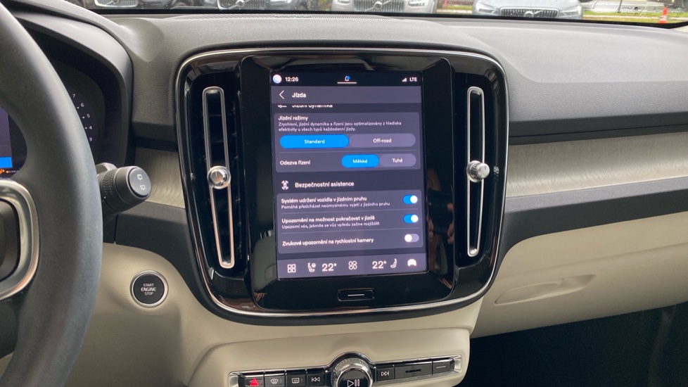 Volvo XC40 PLUS BRIGHT, B4 FWD, 145+10 kW / 197+14 HP
