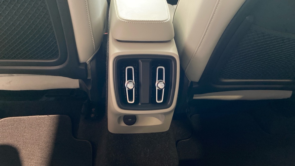 Volvo XC40 INSCRIPTION, T4 AWD Drive-E, 140 kW / 190 HP