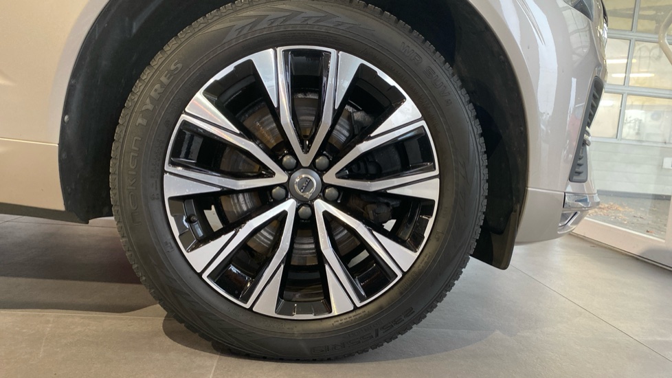 Volvo XC60 PLUS BRIGHT, B4 AWD, 145+10 kW / 197+14 HP