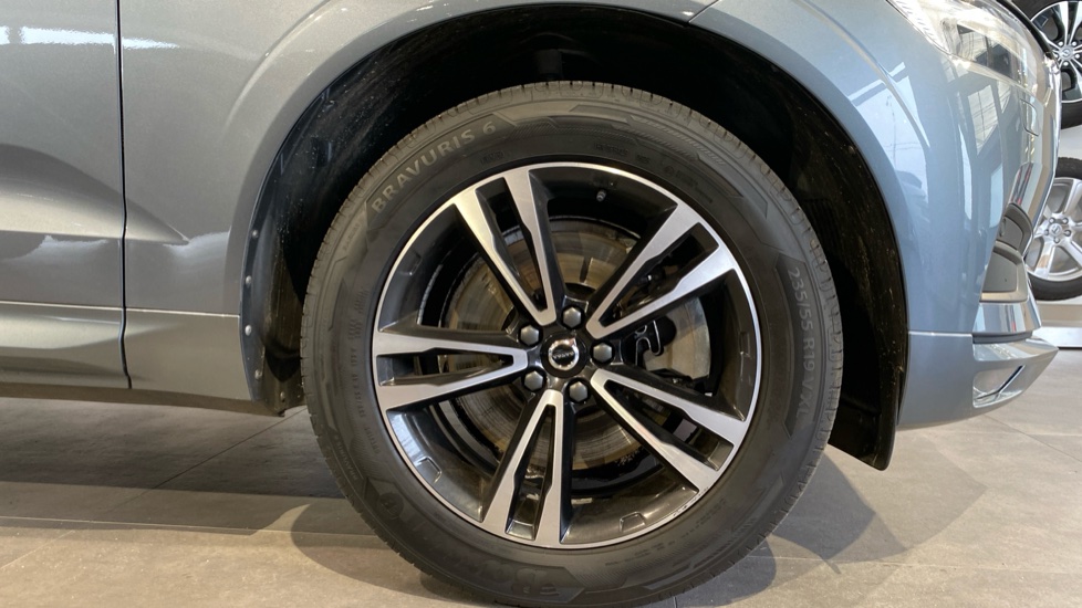 Volvo XC60 MOMENTUM PRO, B4 AWD, 145+10 kW / 197+14 HP