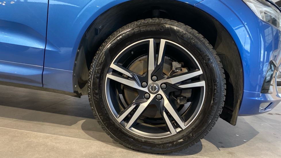 Volvo XC60 R-DESIGN, B5 AWD, 184+10 kW / 250+14 HP