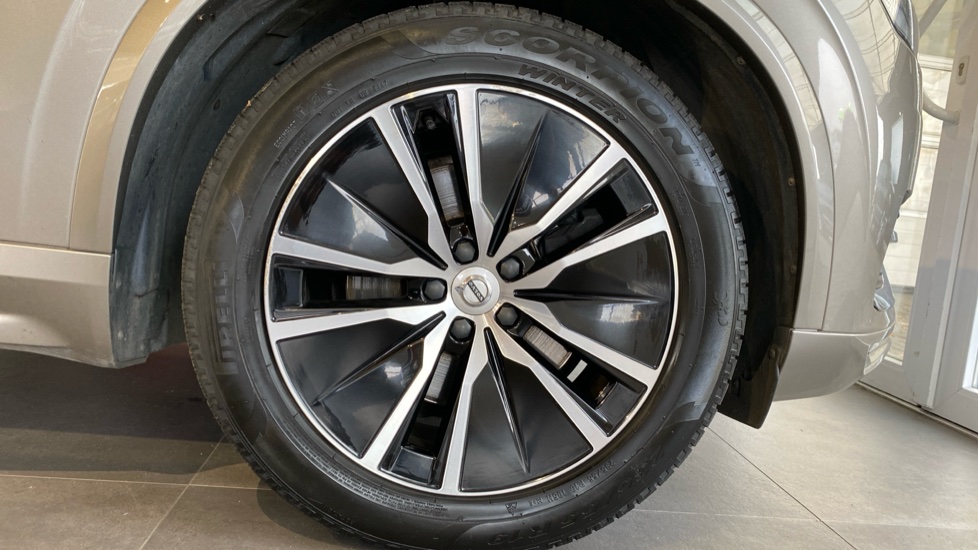 Volvo XC90 INSCRIPTION, B5 AWD, 173+10 kW / 235+14 HP