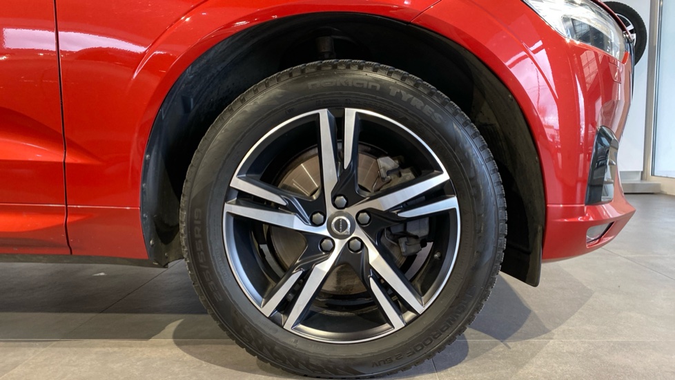 Volvo XC60 R-DESIGN, B4 AWD, 145+10 kW / 197+14 HP