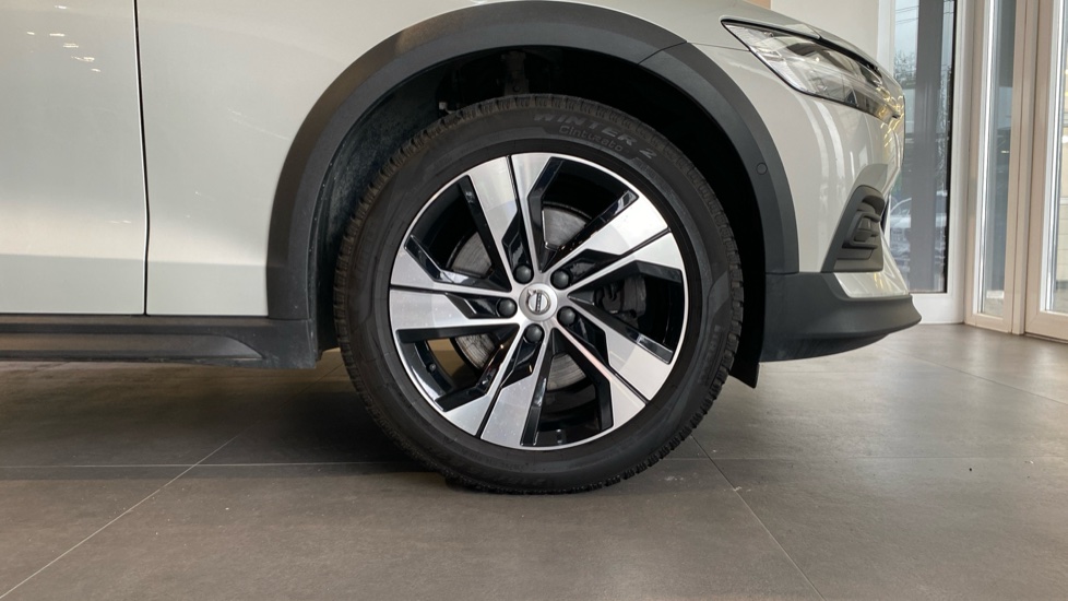 Volvo V60 Cross Country Pro, B4 AWD, 145+10 kW / 197+14 HP