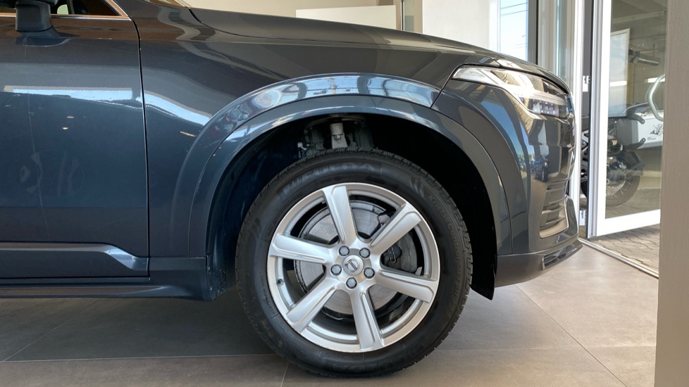 Volvo XC90 MOMENTUM PRO, B5 AWD, 173+10 kW / 235+14 HP