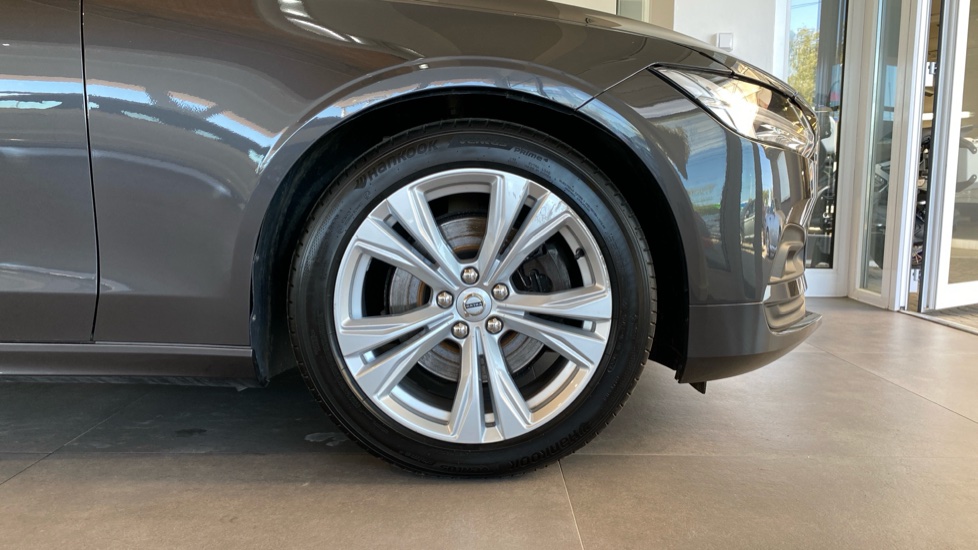 Volvo V90 MOMENTUM PRO, B4 AWD, 145+10 kW / 197+14 HP
