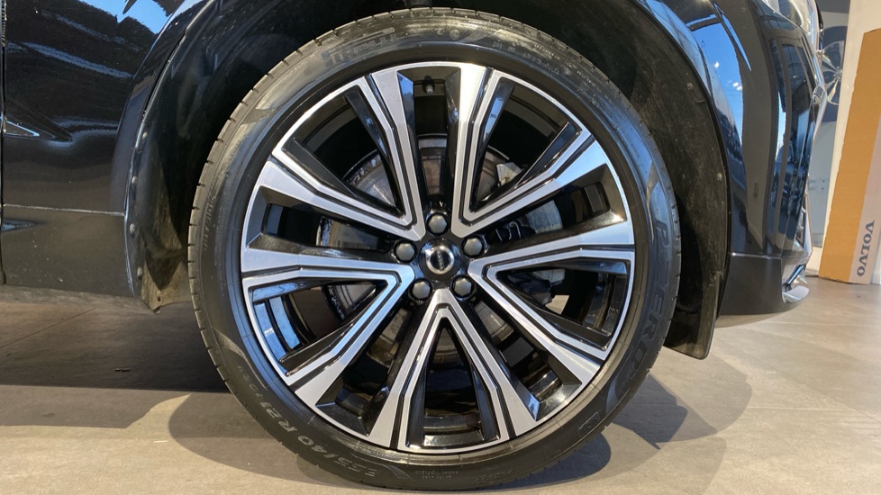 Volvo XC60 R-DESIGN, B5 AWD, 173+10 kW / 235+14 HP