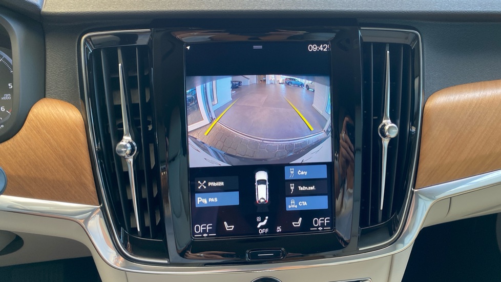 Volvo V90 MOMENTUM PRO, B4 AWD, 145+10 kW / 197+14 HP