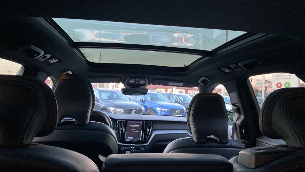 Volvo XC60 R-DESIGN, B5 AWD, 173+10 kW / 235+14 HP