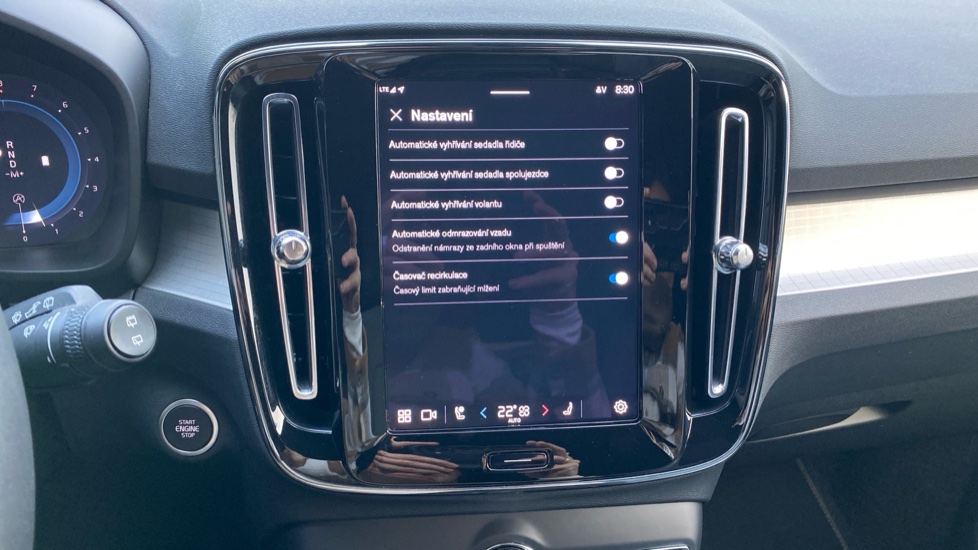 Volvo XC40 CORE, B3 FWD, 120+10 kW / 163+14 HP