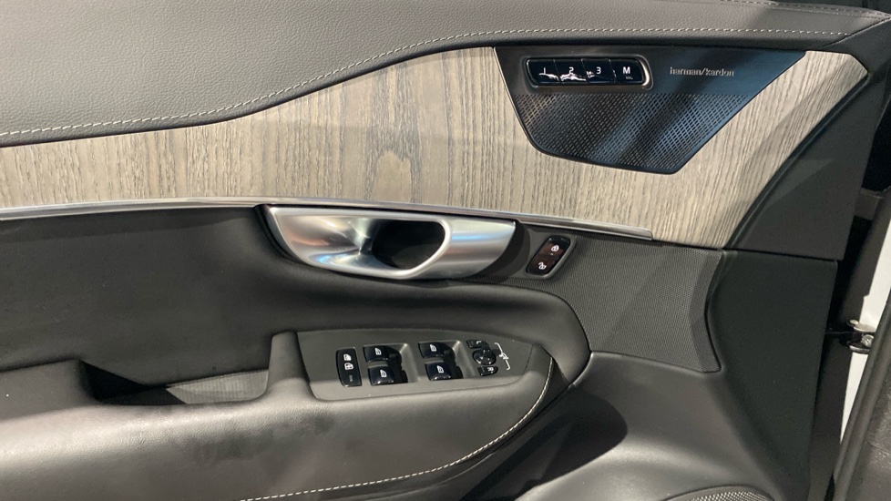 Volvo XC90 PLUS BRIGHT, T8 AWD RECHARGE, 228+107 kW / 310+145 HP