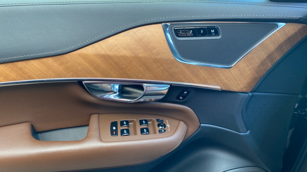 Volvo XC90 INSCRIPTION, B5 AWD, 173+10 kW / 235+14 HP