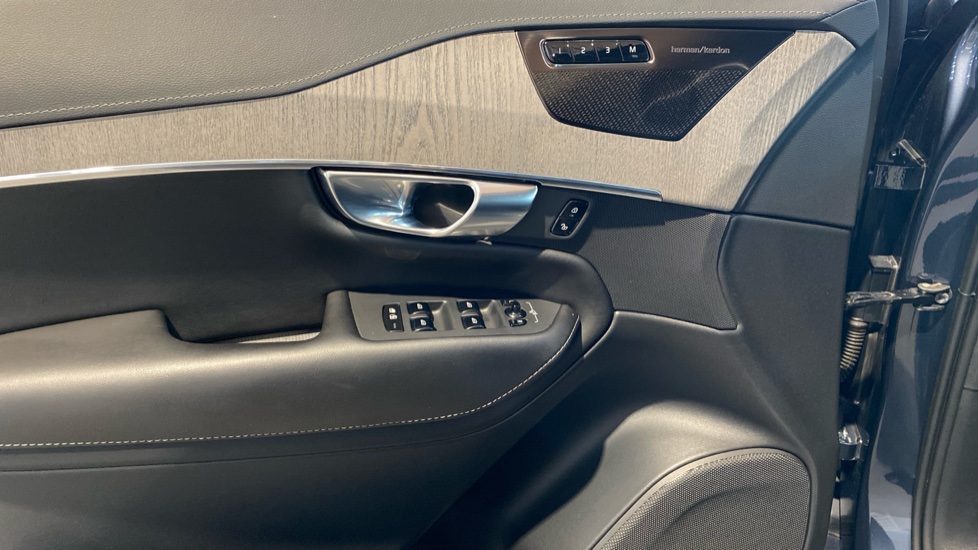 Volvo XC90 INSCRIPTION, B5 AWD, 173+10 kW / 235+14 HP