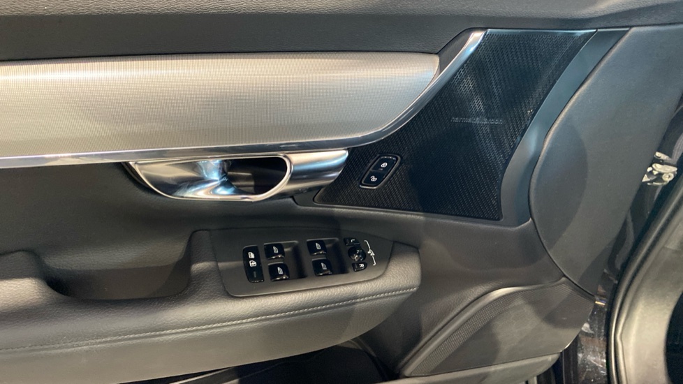 Volvo V90 MOMENTUM PRO, B4 FWD, 145+10 kW / 197+14 HP