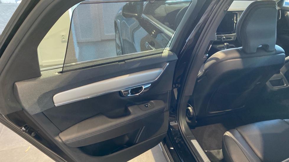 Volvo V90 MOMENTUM PRO, B4 FWD, 145+10 kW / 197+14 HP