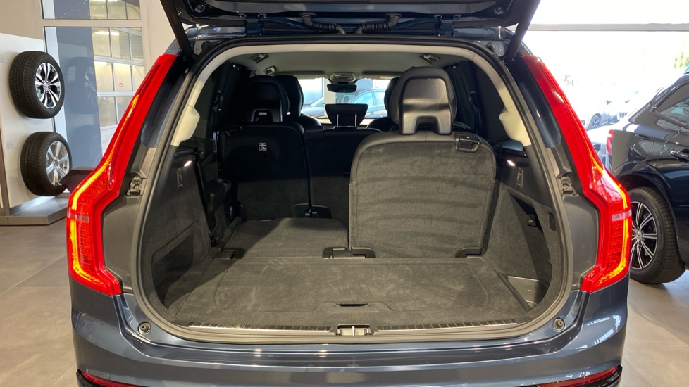 Volvo XC90 PLUS BRIGHT, B5 AWD, 173+10 kW / 235+14 HP