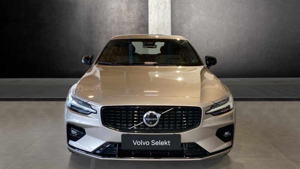 Volvo S60 ULTIMATE DARK, B5 AWD, 184+10 kW / 250+14 HP