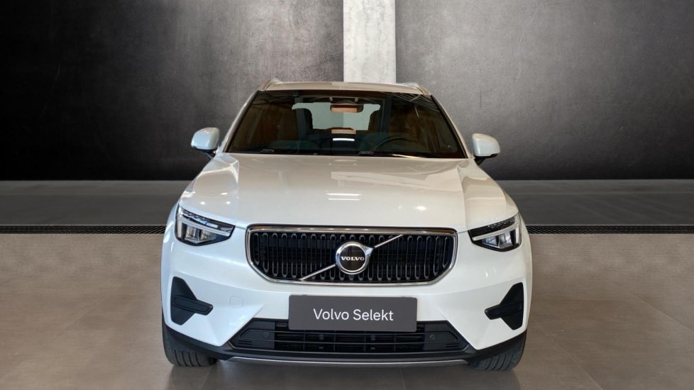 Volvo XC40 CORE, B3 FWD, 120+10 kW / 163+14 HP