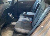 Volvo XC40 ULTIMATE DARK, B4 FWD, 145+10 kW / 197+14 HP