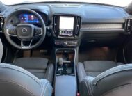 Volvo XC40 ULTIMATE DARK, B4 FWD, 145+10 kW / 197+14 HP
