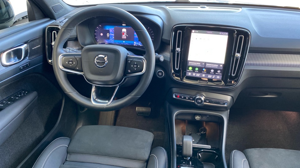 Volvo XC40 ULTIMATE DARK, B4 FWD, 145+10 kW / 197+14 HP