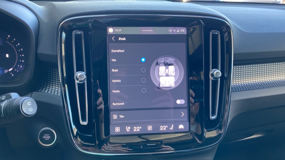 Volvo XC40 ULTIMATE DARK, B4 FWD, 145+10 kW / 197+14 HP