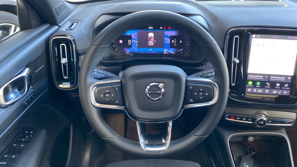 Volvo XC40 ULTIMATE DARK, B4 FWD, 145+10 kW / 197+14 HP